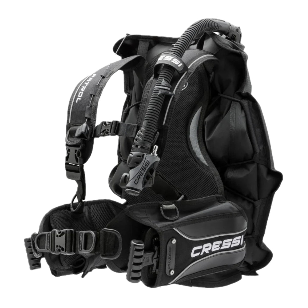 Chaleco compensador Cressi Patrol, de inflado 100% dorsal, ligero pero robusto y con volumen de transporte reducido. Cámara de aire de alta capacidad de elevación con cincha elástica de sujeción, pensado para viajes y todo tipo de inmersiones. Sistema de lastre Lock Aid System integrado en el perfil, de inserción y liberación rápida y segura.